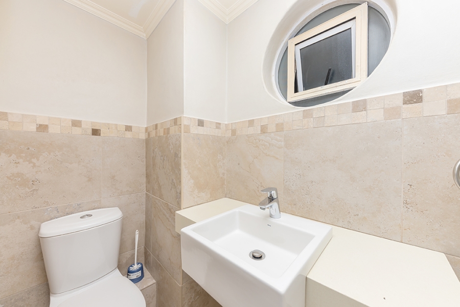 To Let 2 Bedroom Property for Rent in Green Point Western Cape